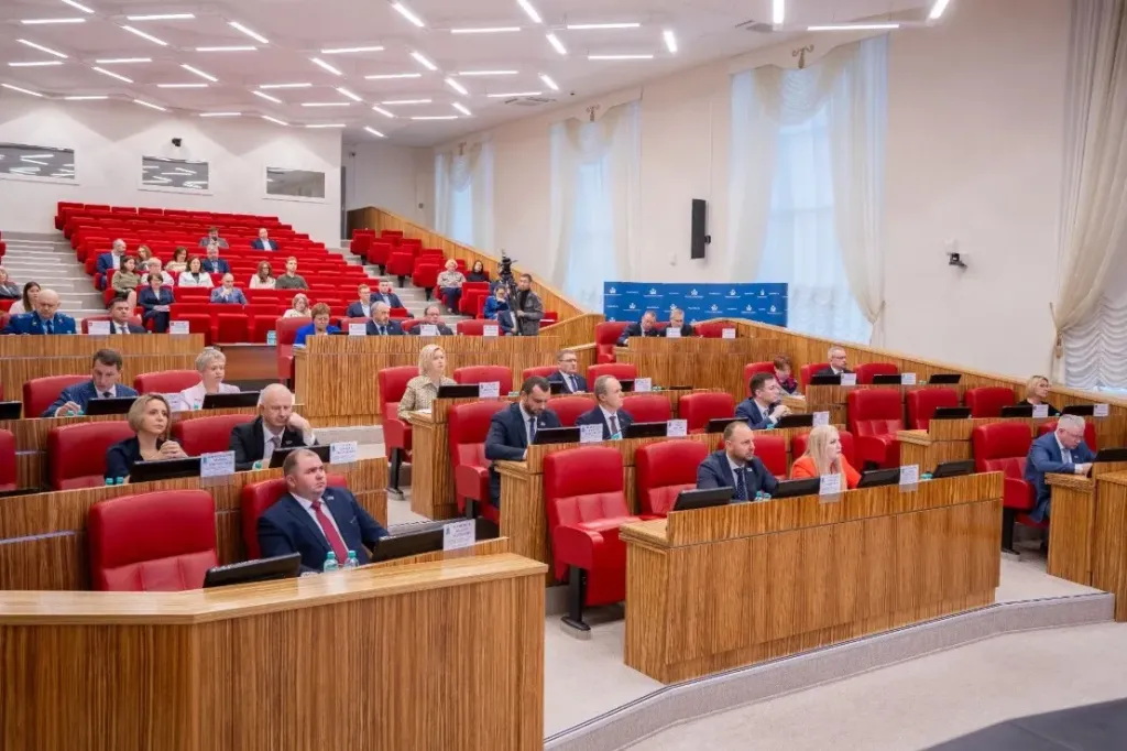 Заксобрание ЯНАО приняло 11 новых окружных законов