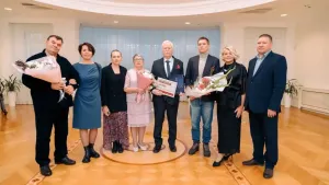 Более 300 семей Ямала получили выплаты к юбилею свадьбы